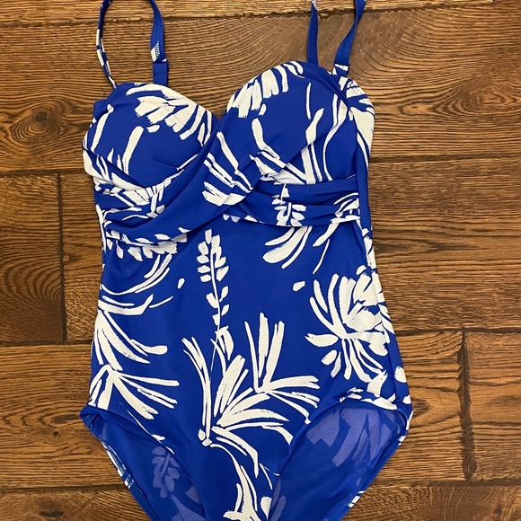 Sea level swimsuit - Picture 1 of 4